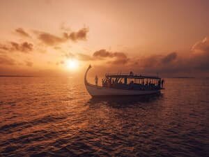 Sunset cruise around Velavaru island
