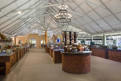 Banyan Restaurant buffet dining at Adaaran Select Hudhuran Fushi