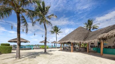 Lohis restaurant and bar, oven-baked pizza and sunset views at Adaaran Select Hudhuran Fushi