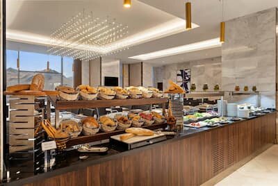Voco Hotel Makkah Restaurant