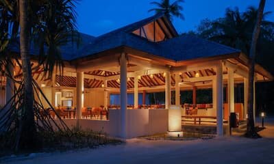 Koimala buffet restaurant with indoor and beach seating, Cinnamon Dhonveli