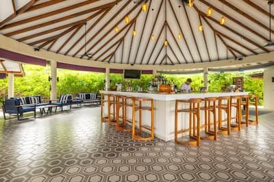 Loabi Loabi pool bar at Cocoon Maldives